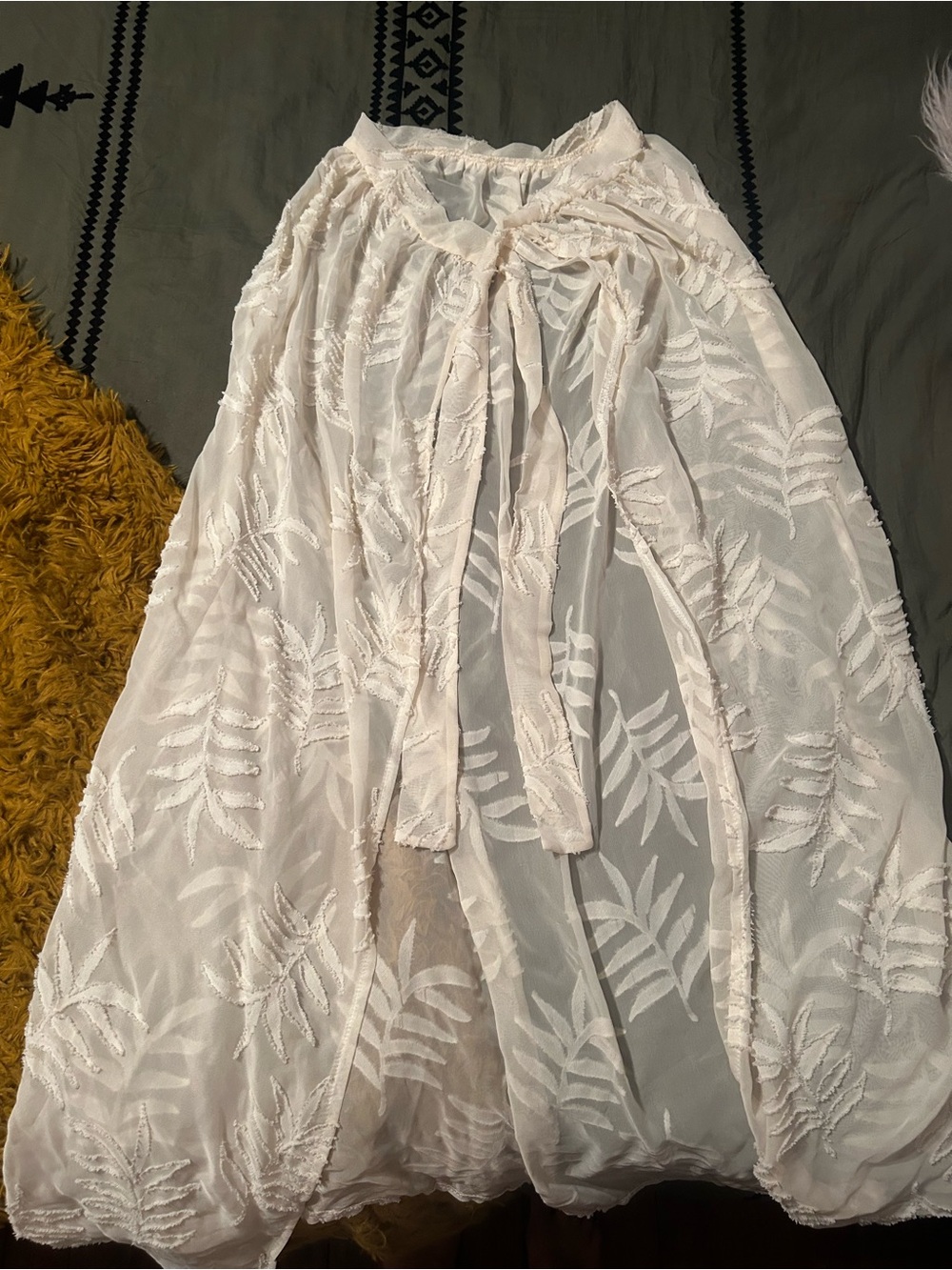 Sheer cream Leaf-Pattern sarong